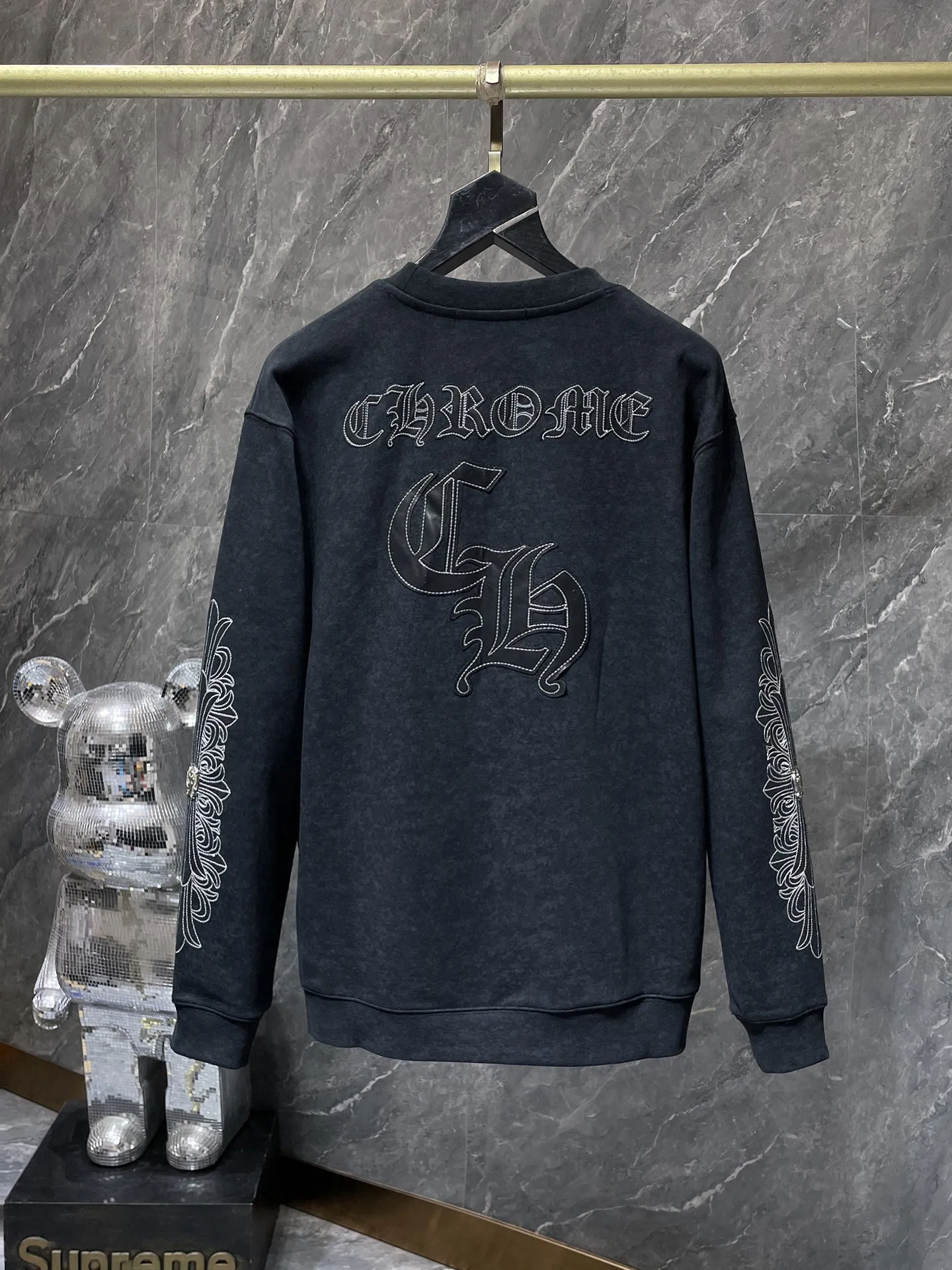 P250 Chrome Hearts Autumn and Winter Washable Style! 2025 Counter synchronization High-weight, environmentally friendly and high-quality top-quality washed fabrics Special craftsmanship American tie-dye embroidered round neck sweatshirt Leather embroidery plus customized retro hardware Counter synchronization 1:1 replica version Recommended color: black Size: S, M, L, XL